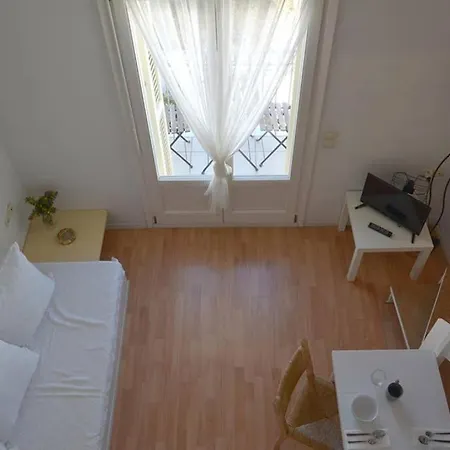 Cozy Loft In B شقة إرموبولّي